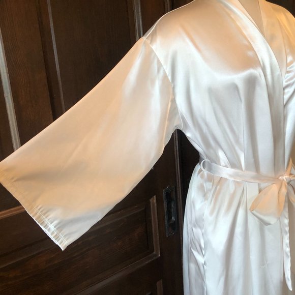 Cruz Natori Size S White Silky Long Robe Bridal Honeymoon Kimono Belted Pockets - Picture 3 of 10